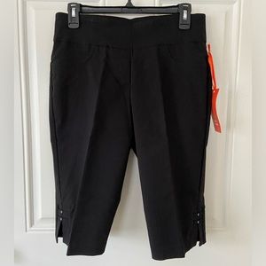 NWT HEARTS OF PALM CAPRIS-BLACK       Size 6